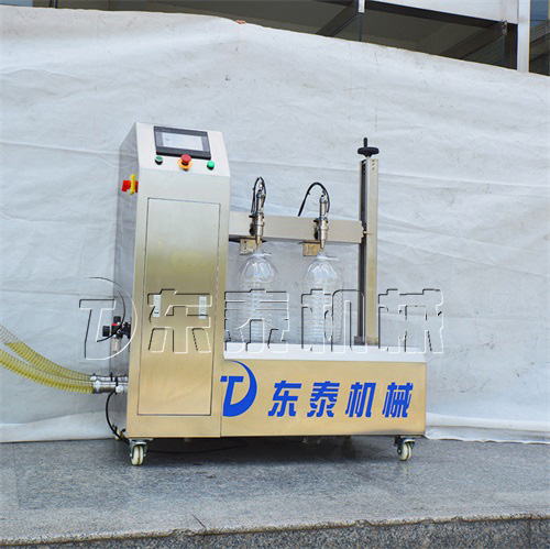如何清洗小型食用油灌裝機(jī)？東泰告訴你